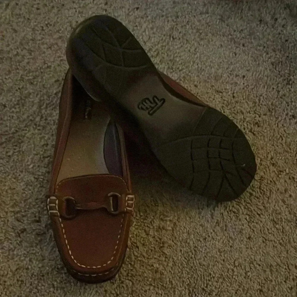 Thom McAn Gavyn Loafer Brown Leather Upper Brass Hardware Comfort Size 6 - Picture 2 of 2